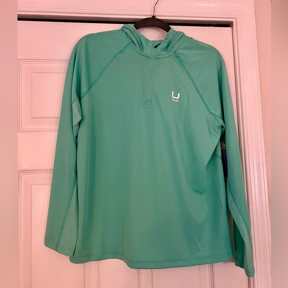 HUK women's NWT size medium hoodie/shirt